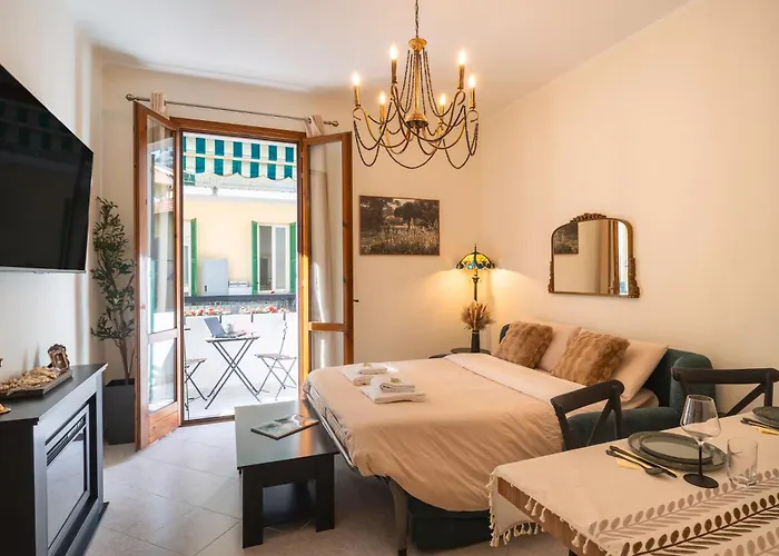 Charming Close To The Center סנרמו