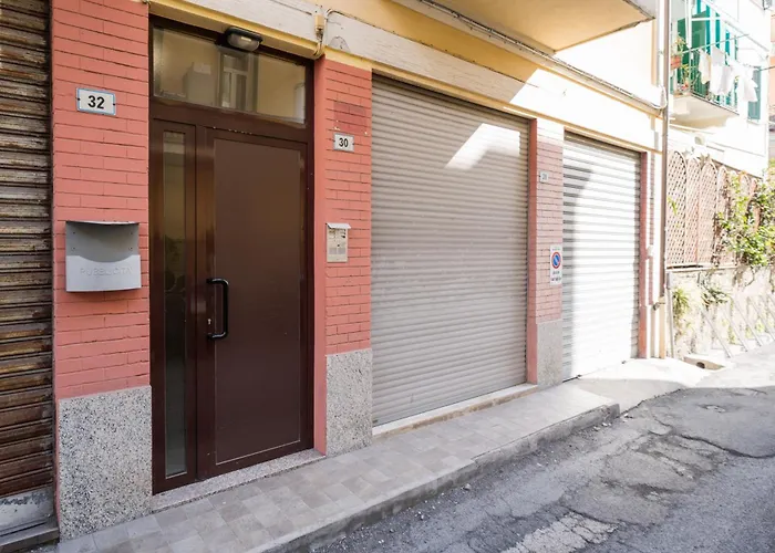 Charming Close To The Center דירה